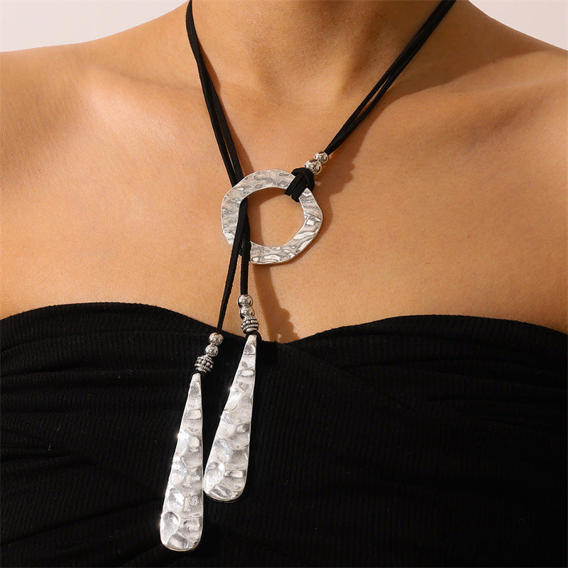 Yara – Modern Necklace