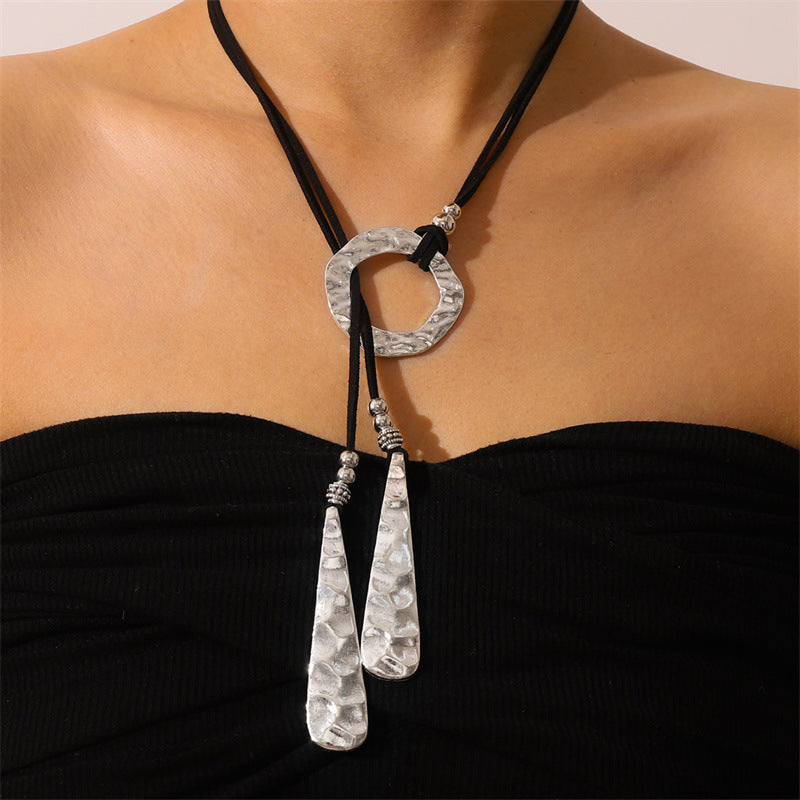 Yara – Modern Necklace