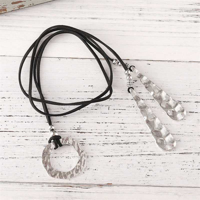 Yara – Modern Necklace